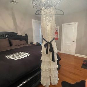 MONIQUE LHUILLIER NWT white lace dress with black belt